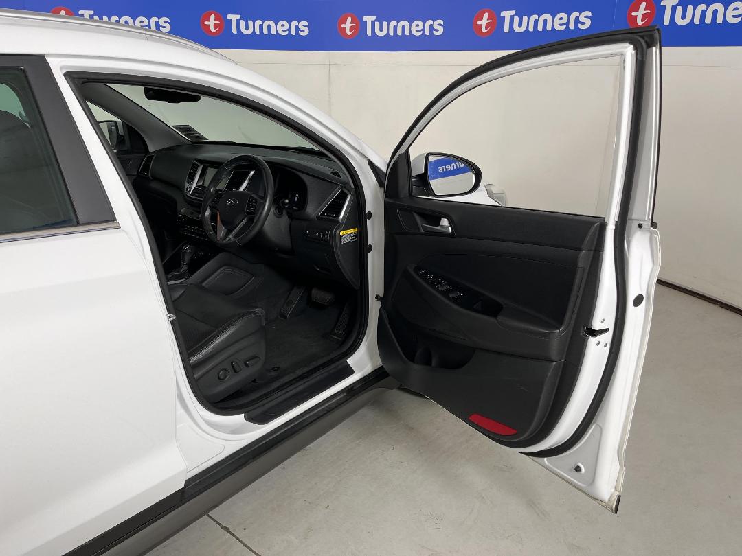 Photo '15' of Hyundai Tucson Photo '15' of Hyundai Tucson