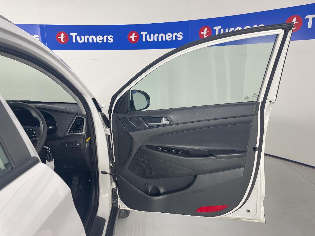 Photo '15' of Hyundai Tucson Photo '15' of Hyundai Tucson