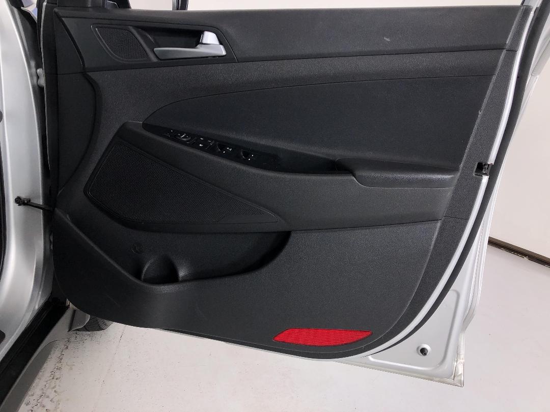 Photo '15' of Hyundai Tucson Photo '15' of Hyundai Tucson