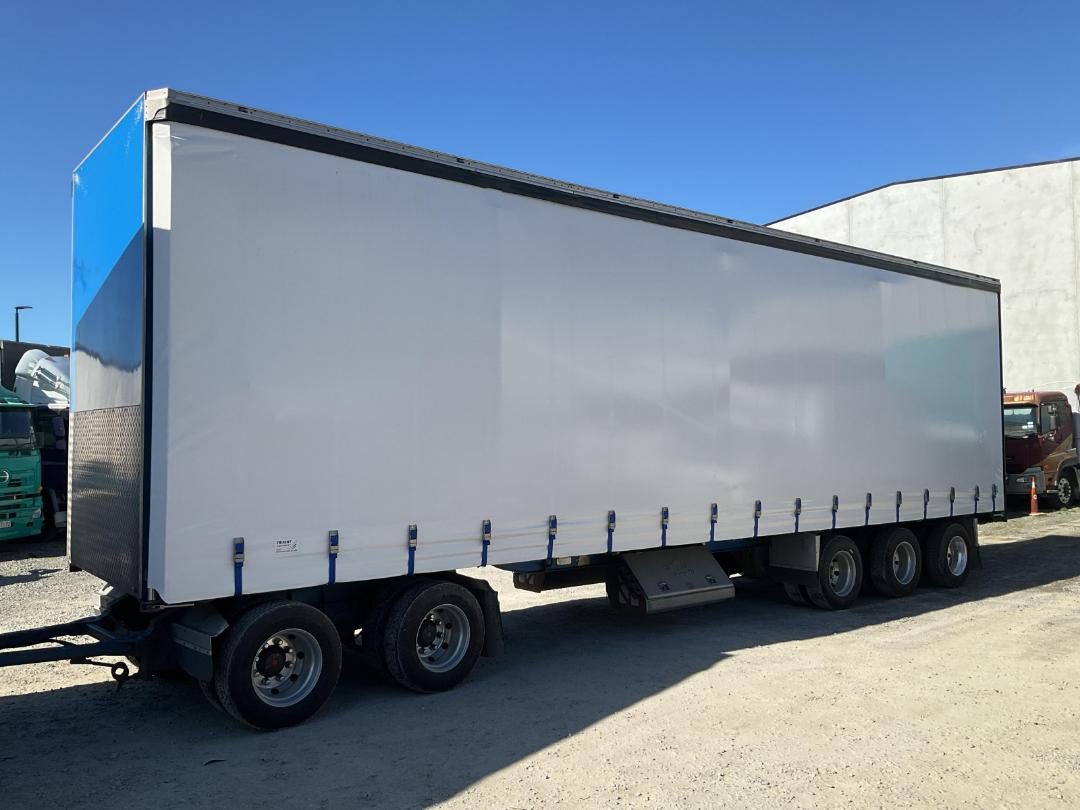 Photo '10' of International 9870 SFA Curtainsider Photo '10' of International 9870 SFA Curtainsider