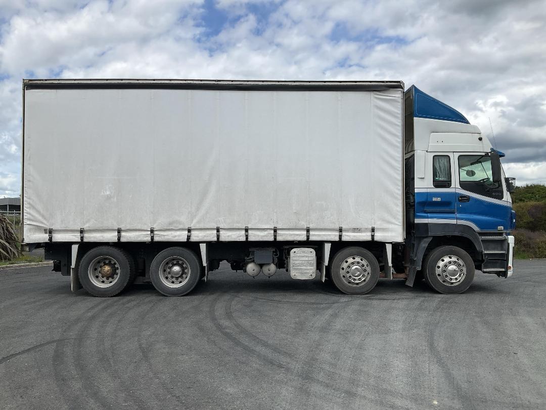 Photo '3' of Isuzu C Series CYJ530 AMT Curtainsider