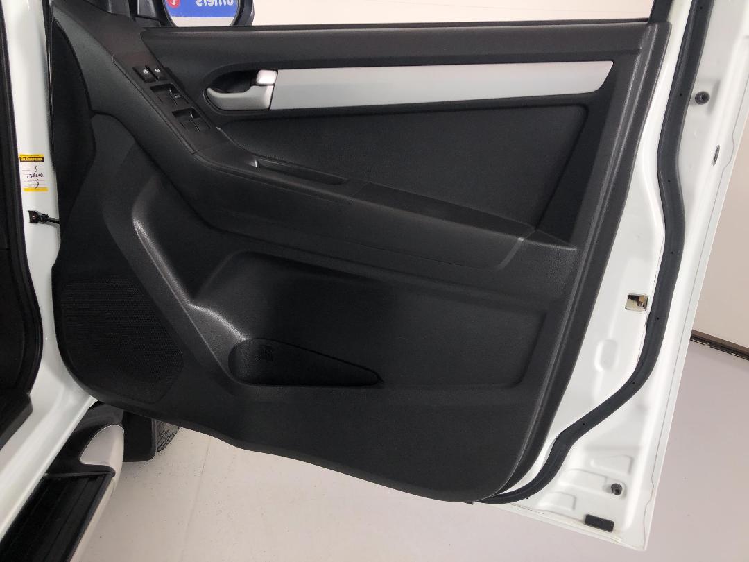 Photo '15' of Isuzu D-MAX Photo '15' of Isuzu D-MAX