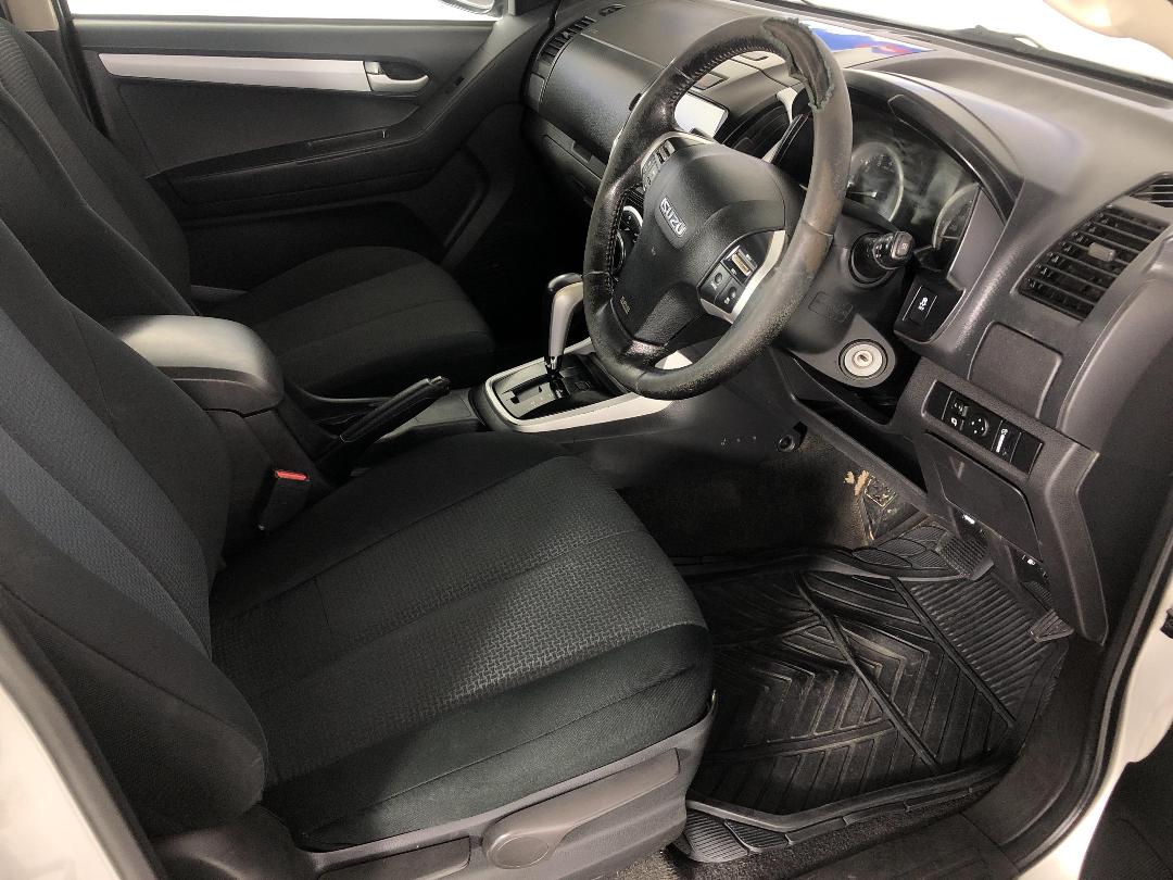 Photo '16' of Isuzu D-MAX Photo '16' of Isuzu D-MAX