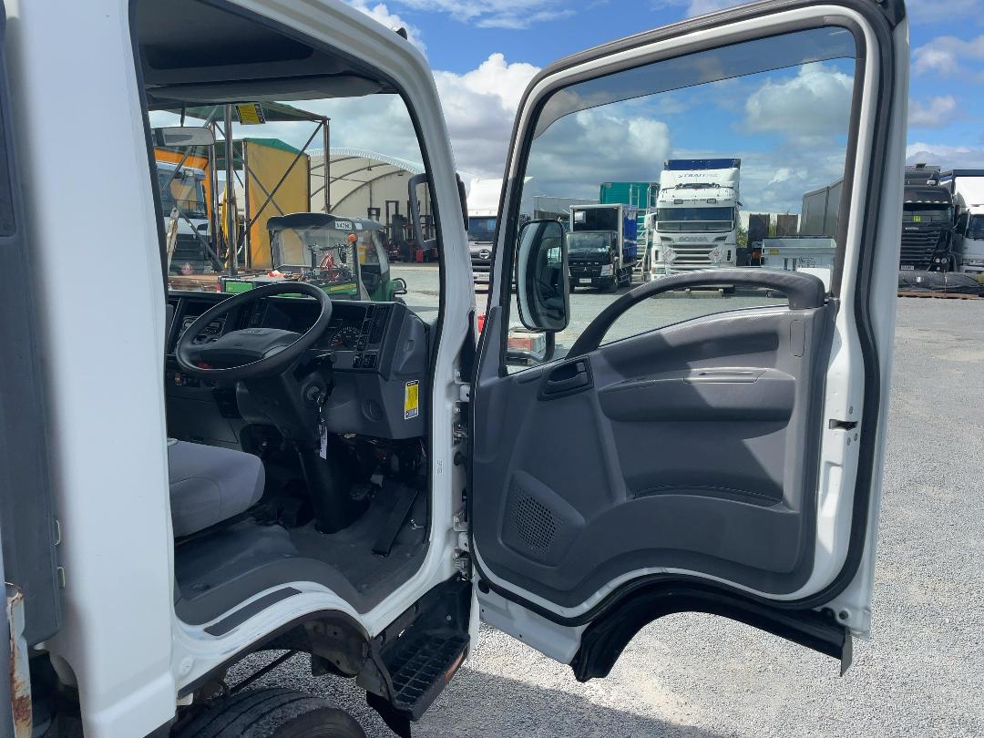 Photo '10' of Isuzu ELF NPS85AR 3T Flat Deck