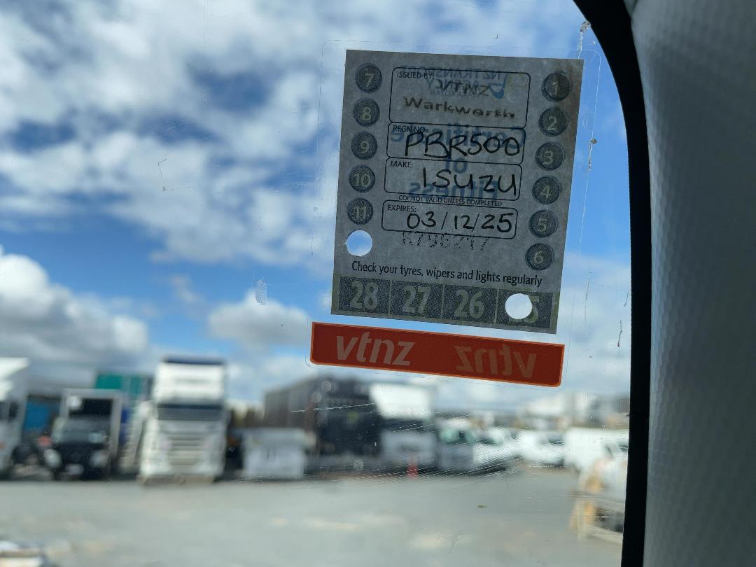 Photo '26' of Isuzu ELF NPS85AR 3T Flat Deck