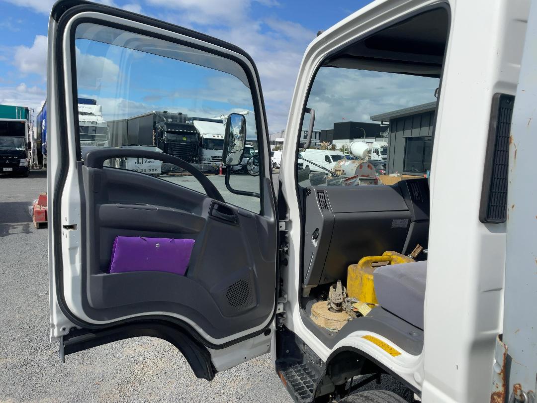 Photo '17' of Isuzu ELF NPS85AR 3T Flat Deck