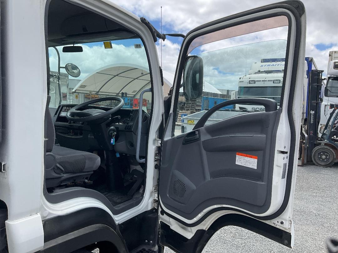 Photo '11' of Isuzu Forward Chiller