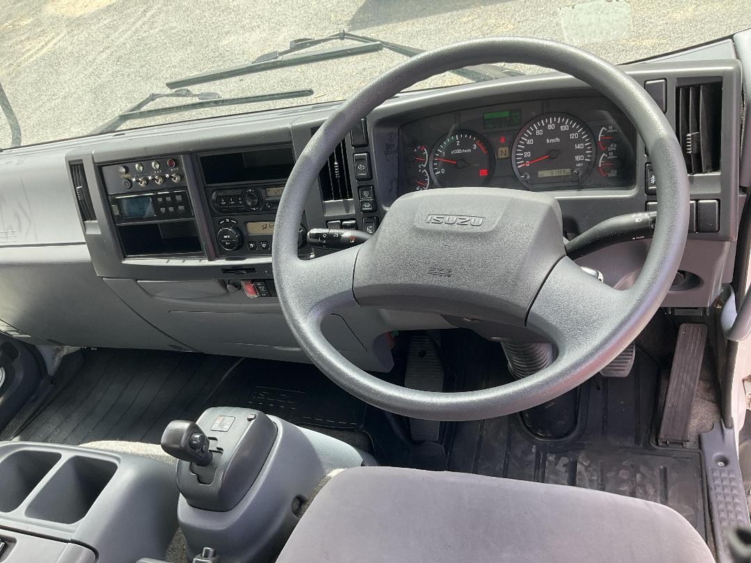 Photo '13' of Isuzu Forward Chiller