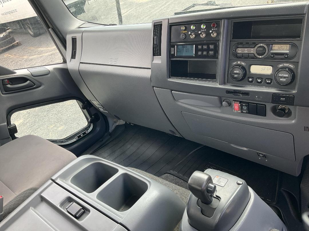 Photo '17' of Isuzu Forward Chiller