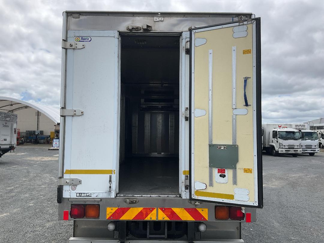 Photo '35' of Isuzu Forward Chiller