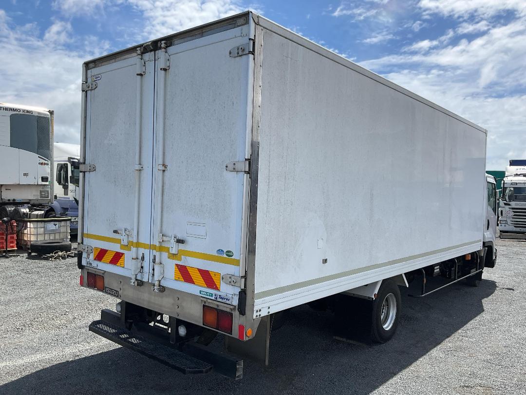 Photo '4' of Isuzu Forward BOX BODY Chiller