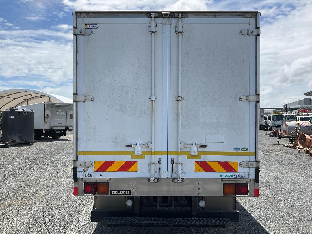 Photo '5' of Isuzu Forward BOX BODY Chiller