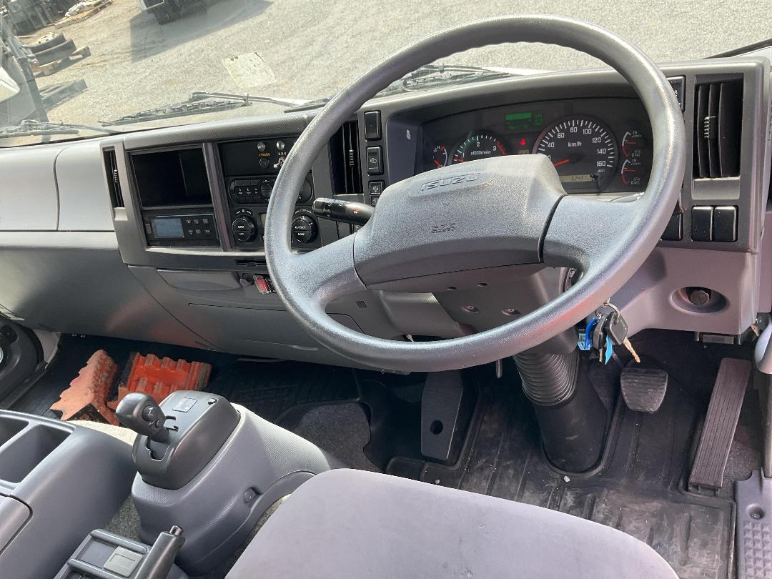 Photo '13' of Isuzu Forward BOX BODY Chiller