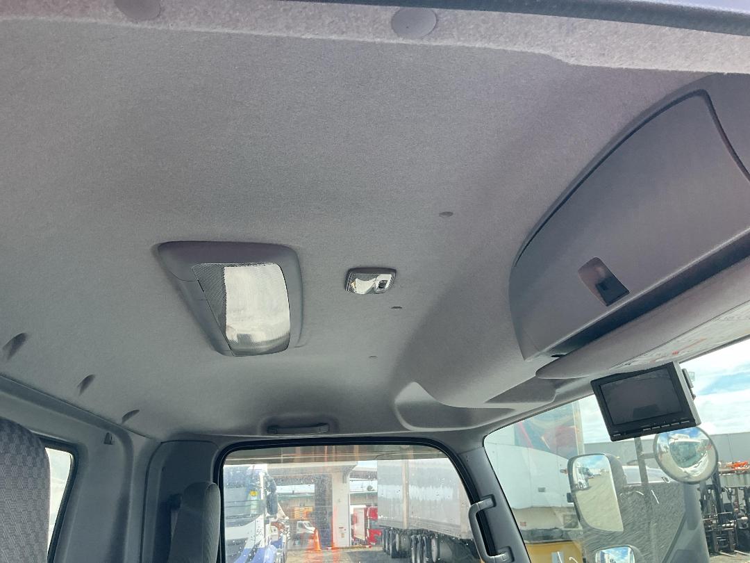 Photo '19' of Isuzu Forward BOX BODY Chiller