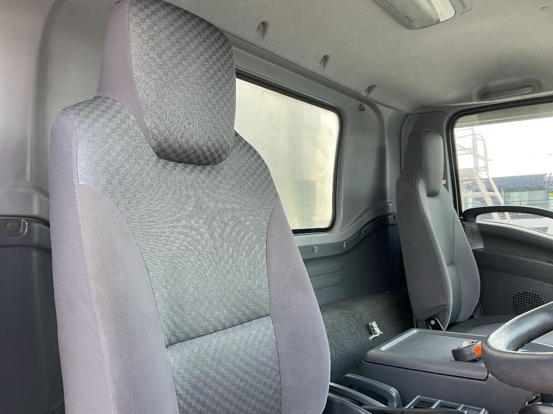 Photo '18' of Isuzu Forward BOX BODY Chiller