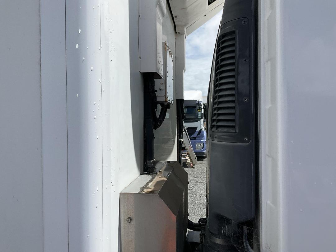 Photo '29' of Isuzu Forward BOX BODY Chiller