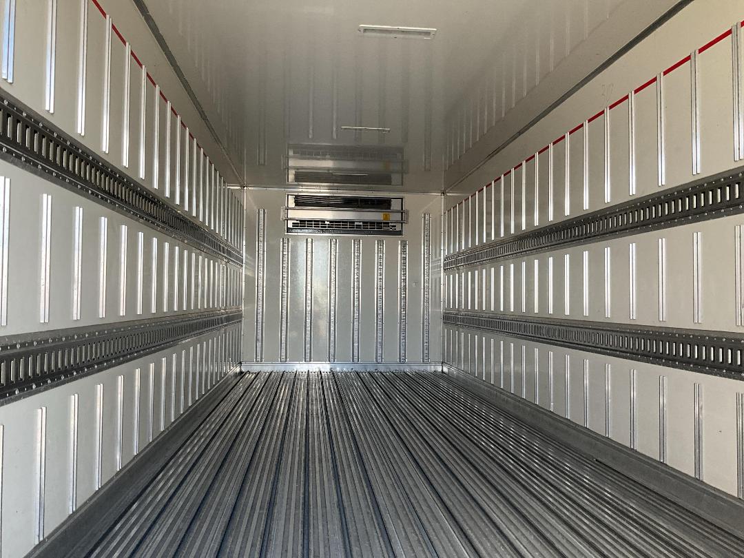 Photo '24' of Isuzu Forward BOX BODY Chiller