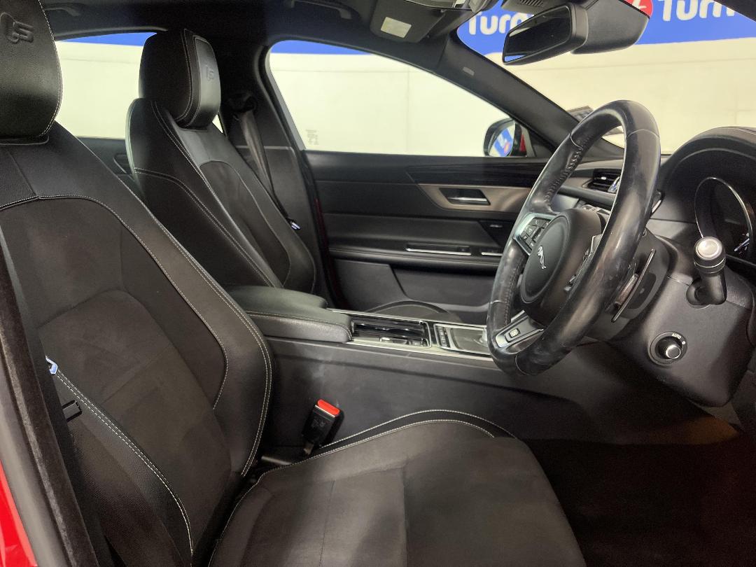 Photo '16' of Jaguar XF