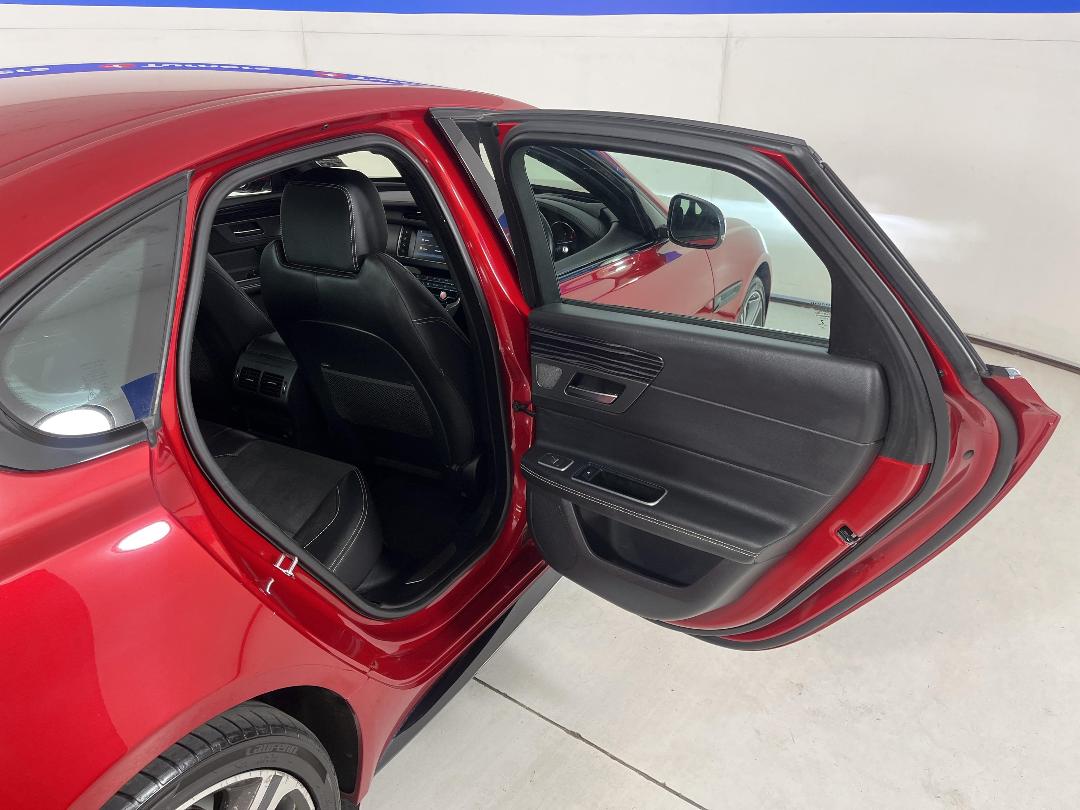 Photo '19' of Jaguar XF