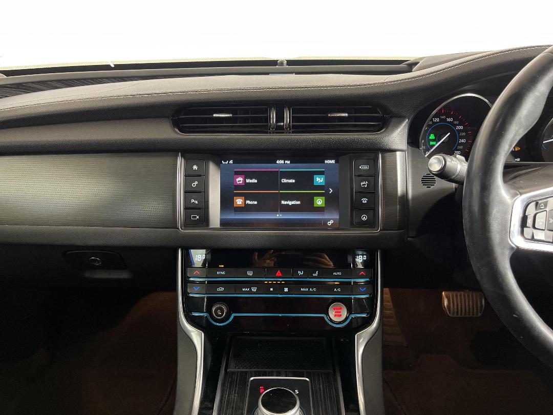 Photo '18' of Jaguar XF