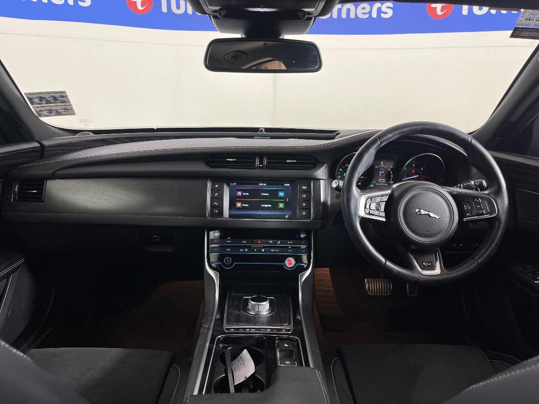 Photo '17' of Jaguar XF