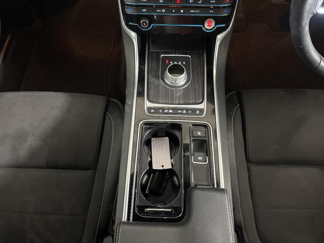 Photo '23' of Jaguar XF