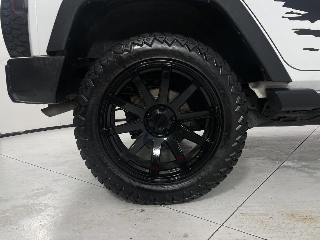 Photo '12' of Jeep Wrangler