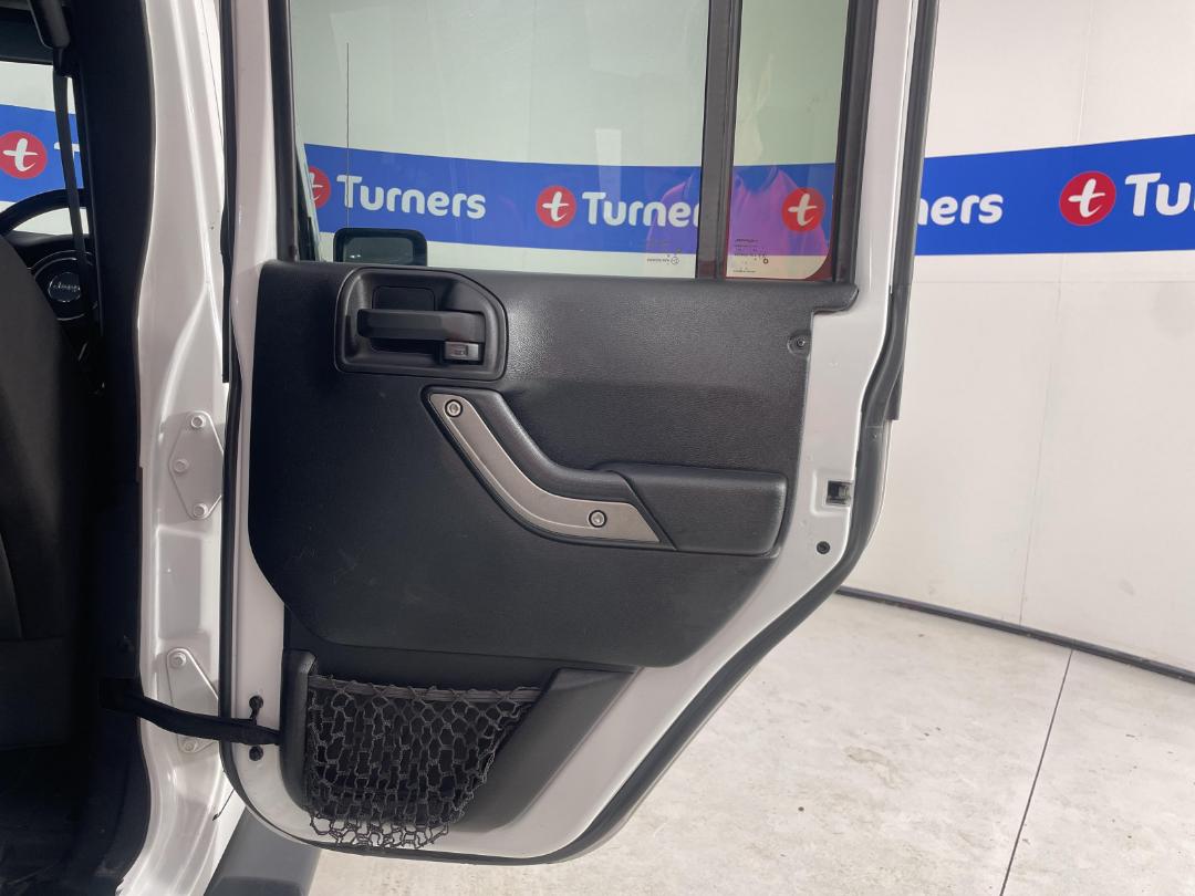 Photo '19' of Jeep Wrangler