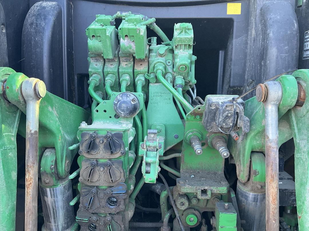 Photo '16' of JOHN DEERE 6195R Tractor