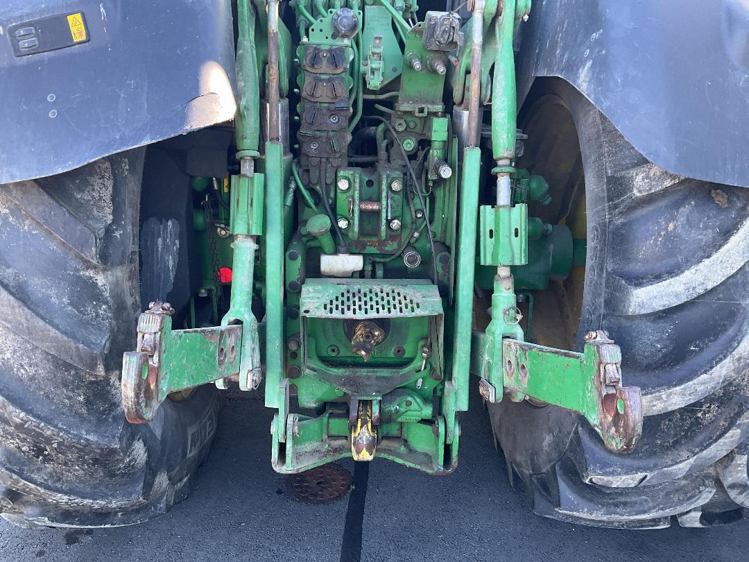 Photo '17' of JOHN DEERE 6195R Tractor