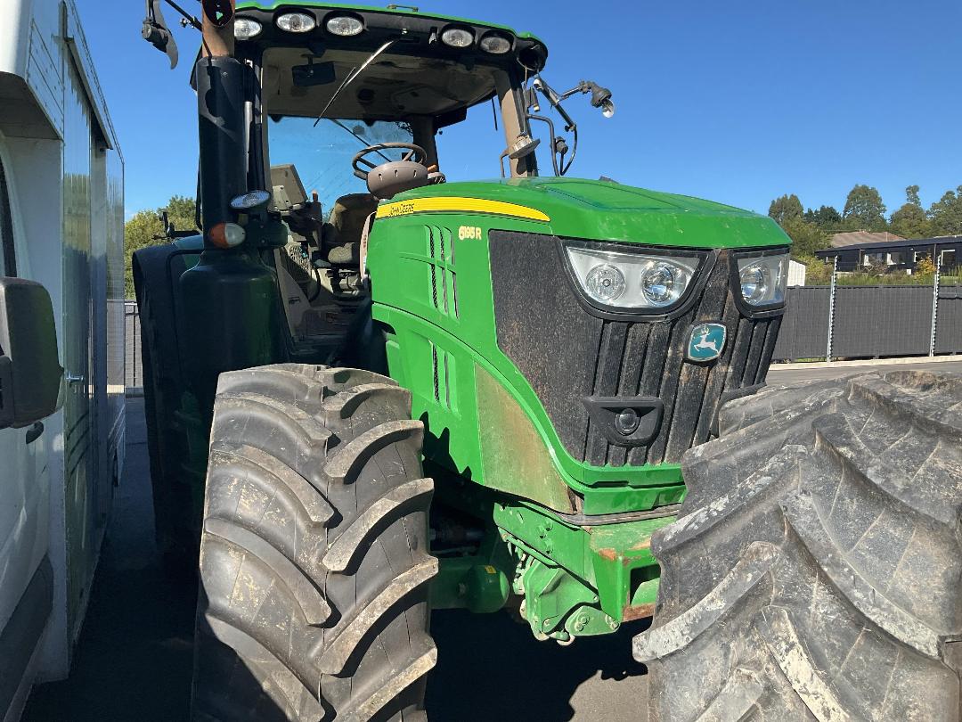 Photo '10' of JOHN DEERE 6195R Tractor