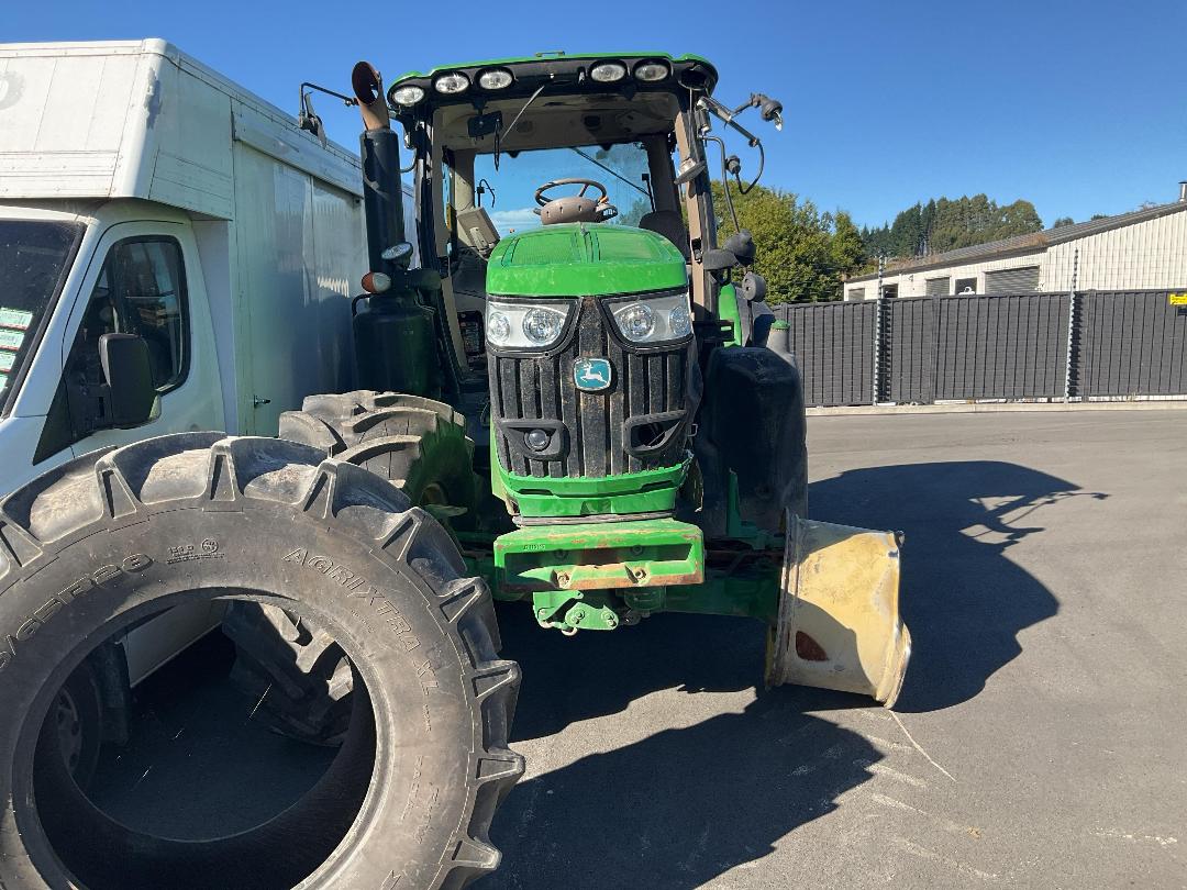 Photo '9' of JOHN DEERE 6195R Tractor