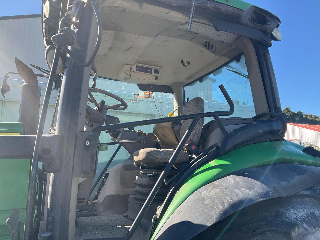 Photo '11' of JOHN DEERE 6195R Tractor