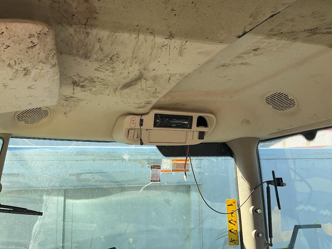 Photo '13' of JOHN DEERE 6195R Tractor