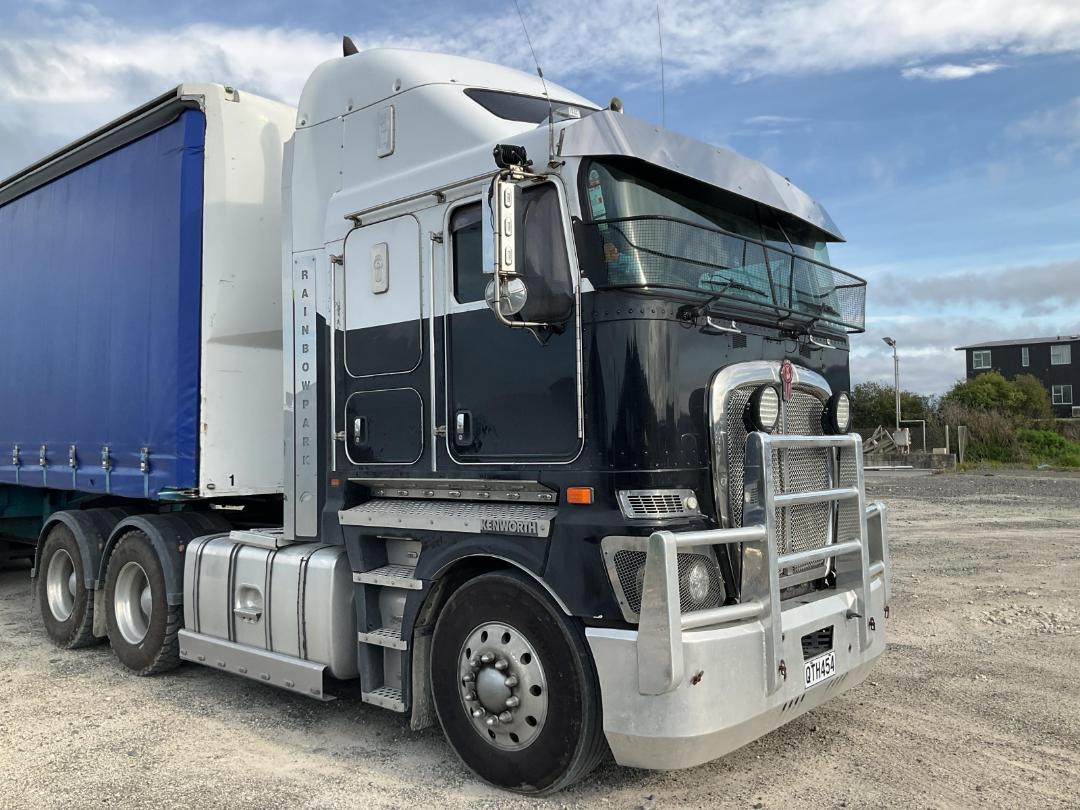 Photo '3' of Kenworth K200 PRIME MOVER 6X4 Tractor Unit Photo '3' of Kenworth K200 PRIME MOVER 6X4 Tractor Unit