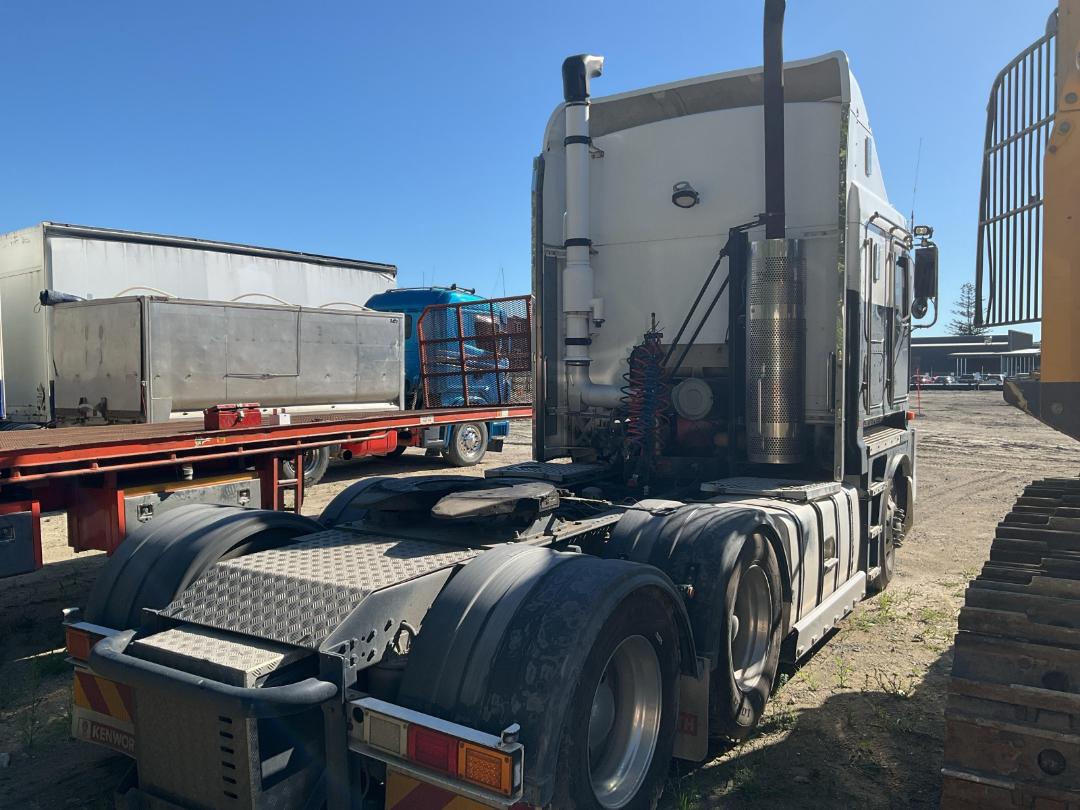 Photo '4' of Kenworth K200 PRIME MOVER 6X4 Tractor Unit Photo '4' of Kenworth K200 PRIME MOVER 6X4 Tractor Unit
