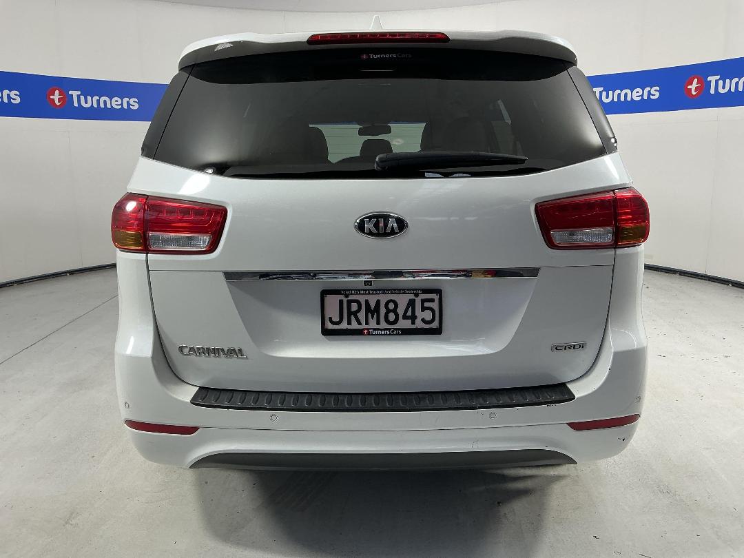 Photo '6' of KIA Carnival Photo '6' of KIA Carnival