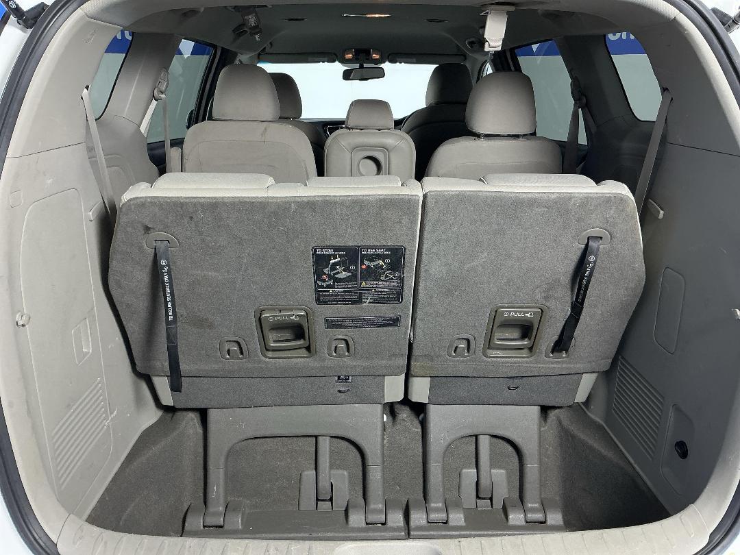 Photo '14' of KIA Carnival Photo '14' of KIA Carnival