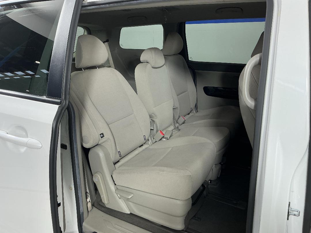 Photo '19' of KIA Carnival Photo '19' of KIA Carnival