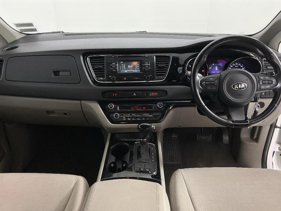 Photo '17' of KIA Carnival Photo '17' of KIA Carnival