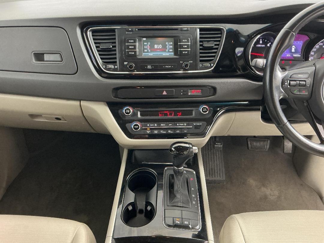 Photo '18' of KIA Carnival Photo '18' of KIA Carnival