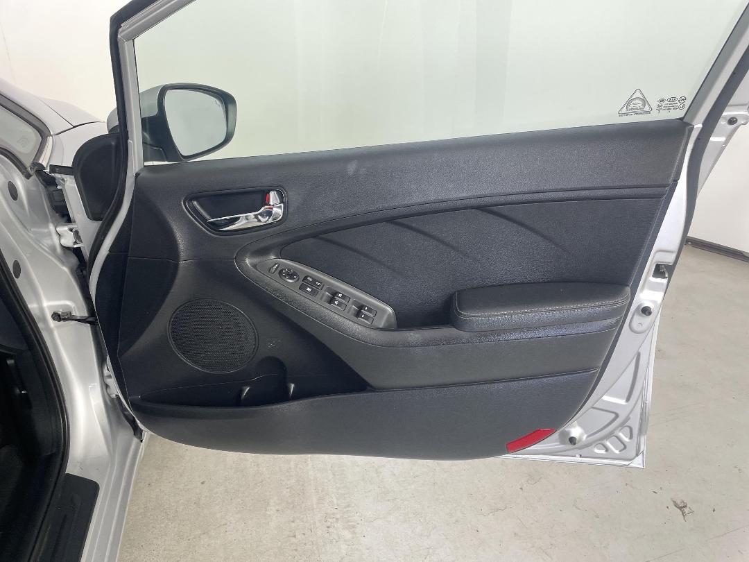 Photo '15' of KIA Cerato