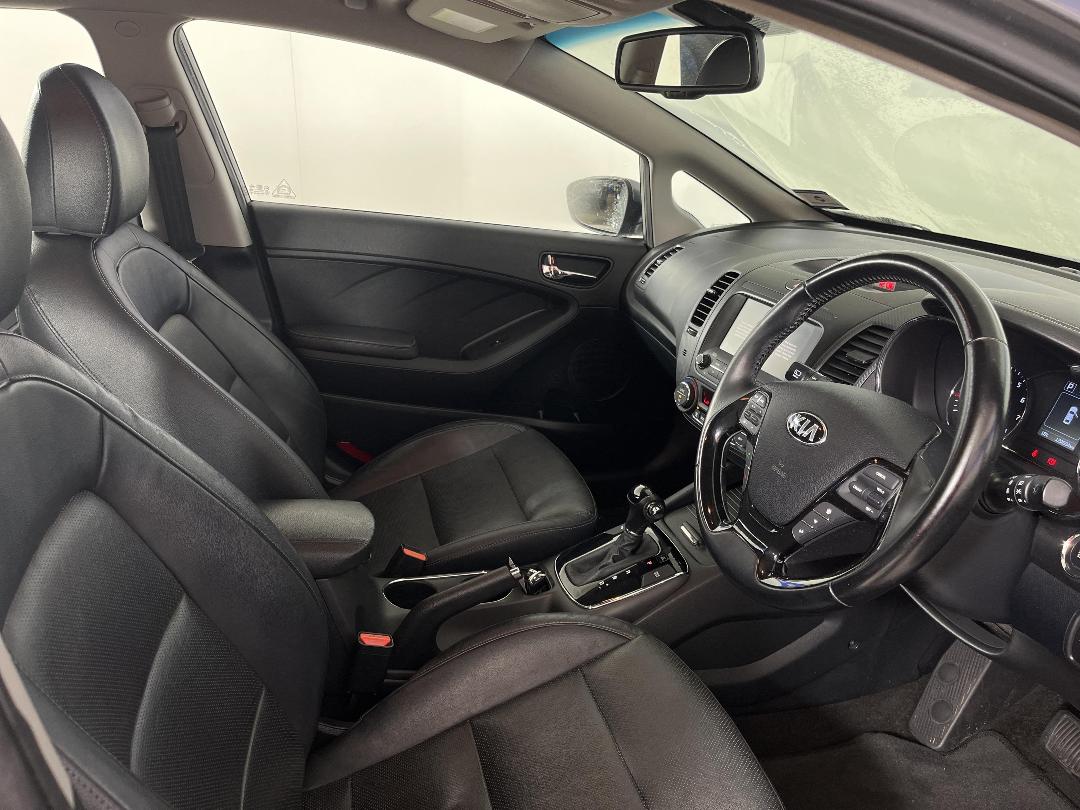 Photo '16' of KIA Cerato