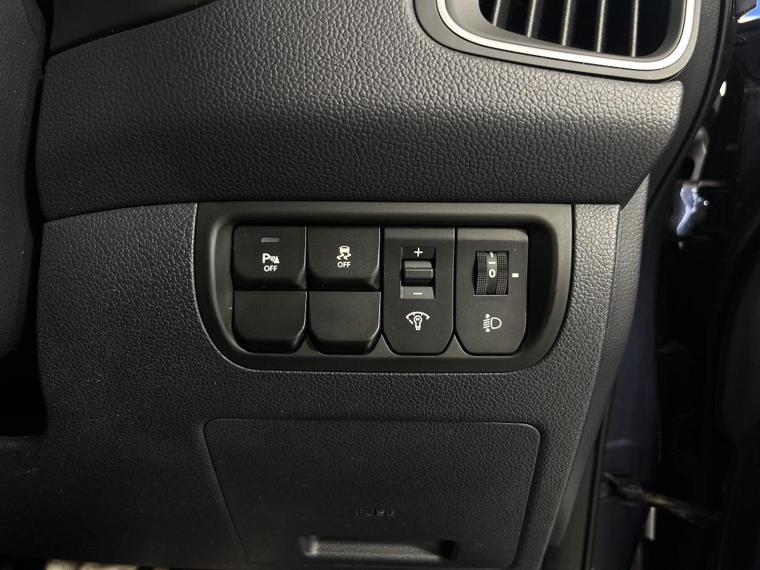 Photo '28' of KIA RIO