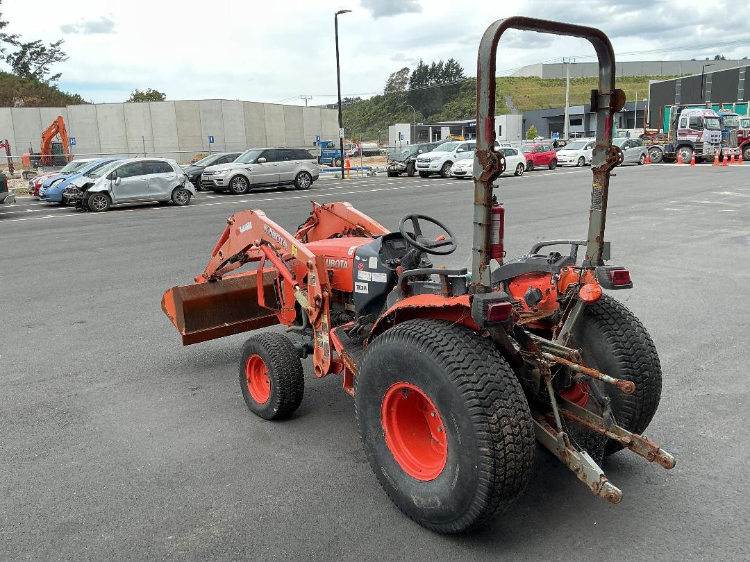 Photo '6' of Kubota B3150 Tractor