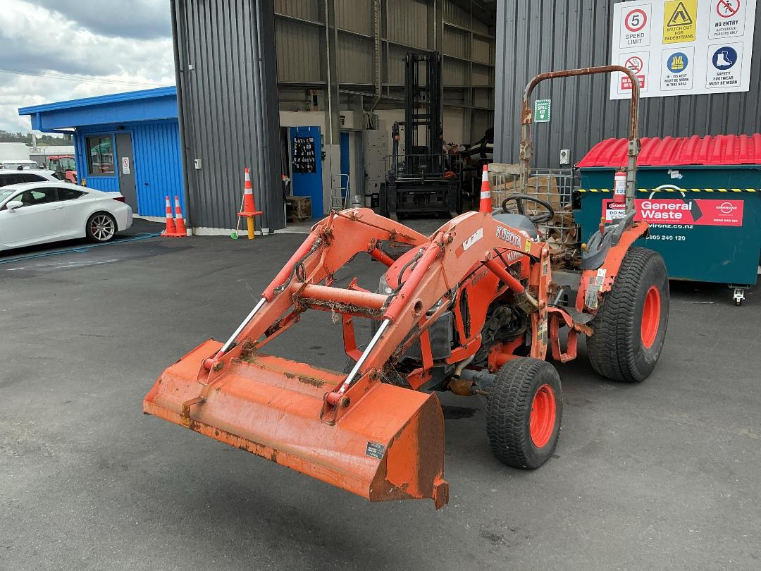 Photo '9' of Kubota B3150 Tractor