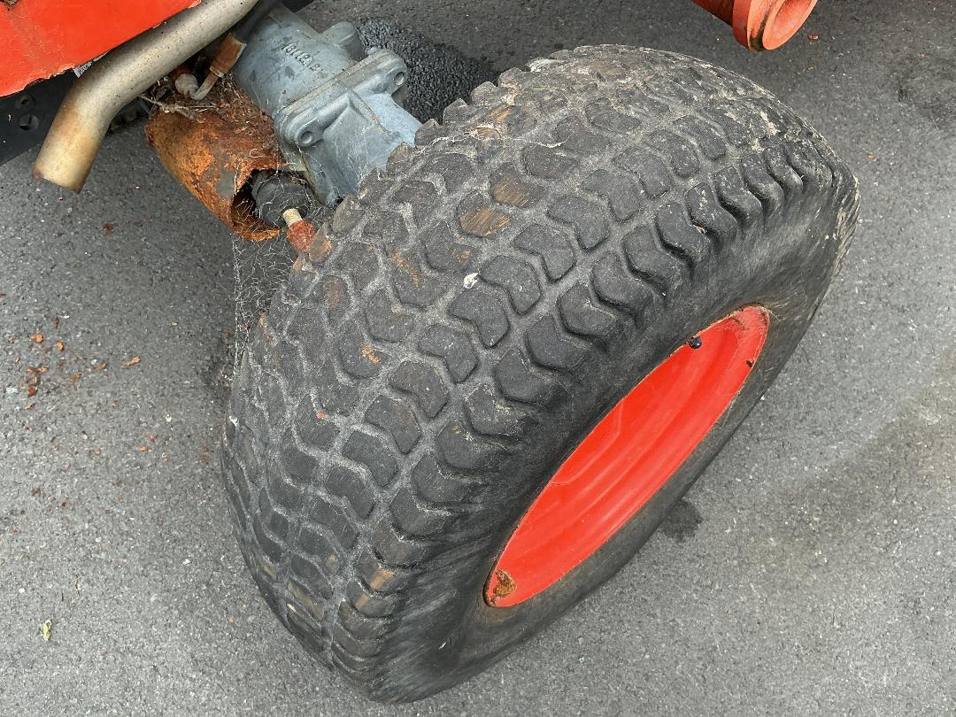 Photo '28' of Kubota B3150 Tractor