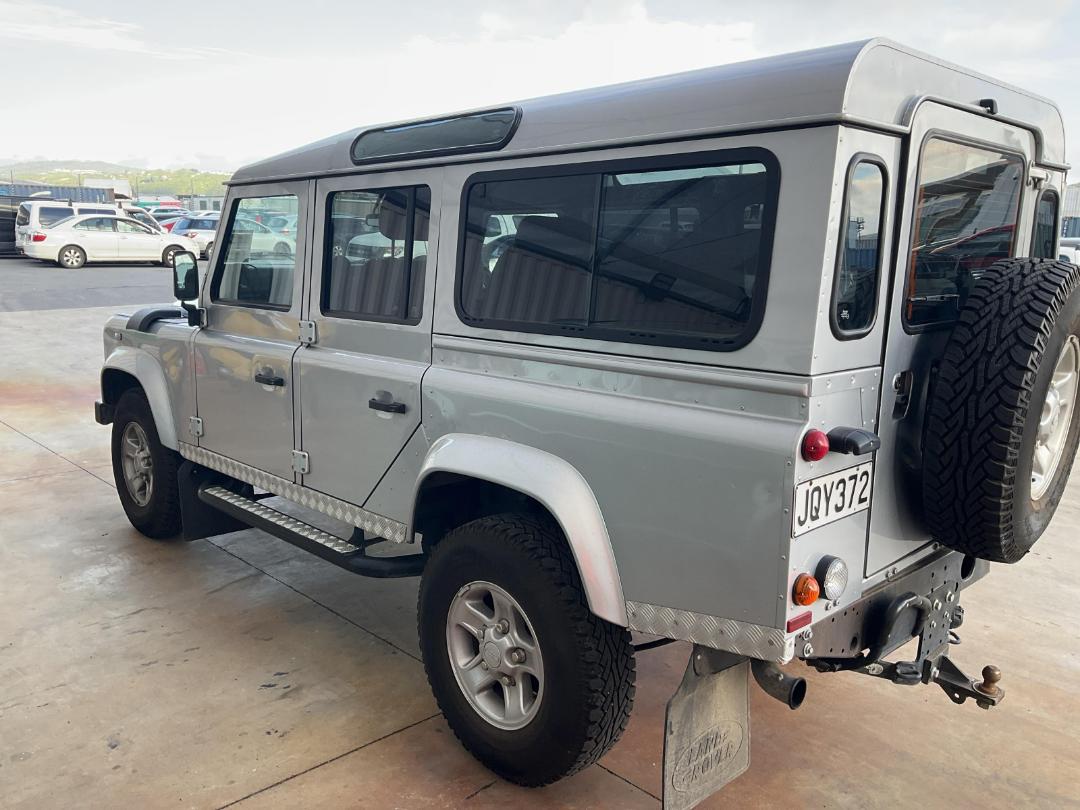 Damaged Land Rover Defender 110 2016 in Wellington Seaview at