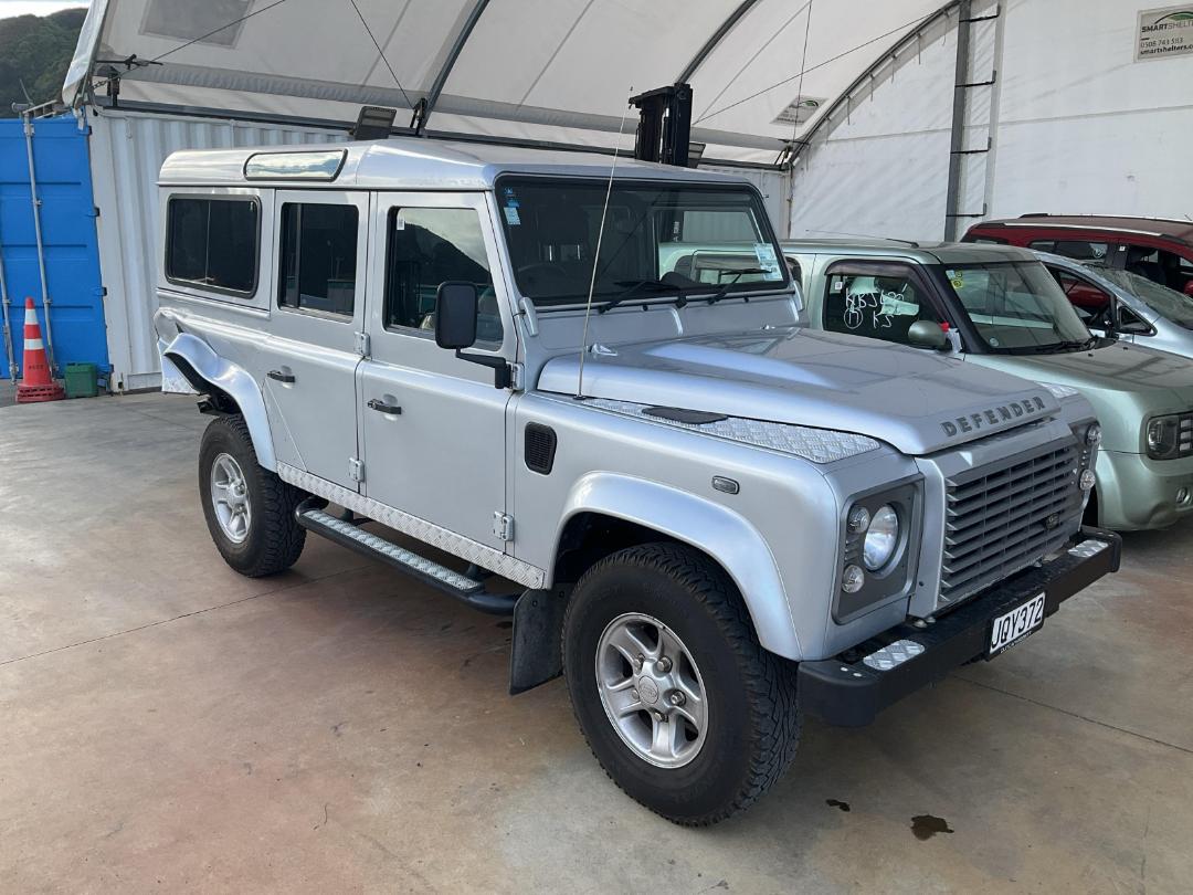 Damaged Land Rover Defender 110 2016 in Wellington Seaview at