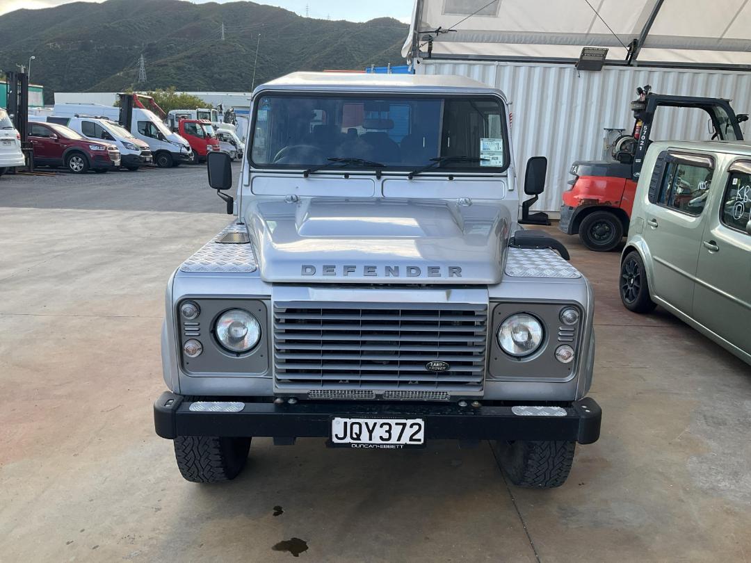 Damaged Land Rover Defender 110 2016 in Wellington Seaview at